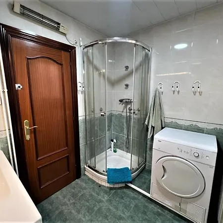 Rooms Valencia 度假居 *